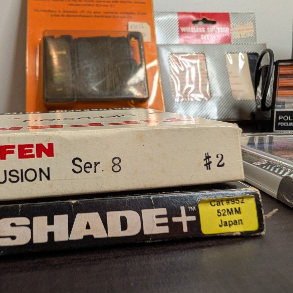 Vintage Camera Accessories Lot- Minolta, Ricoh Wireless Shutter, Polaroid, Flash - Picture 3 of 9